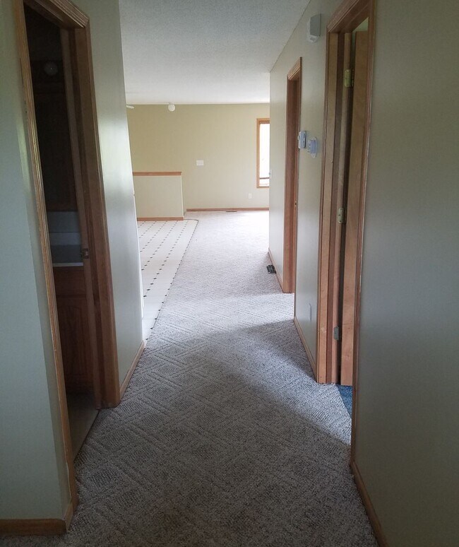Foto del edificio - Spacious 4 Bedroom 2 Bath