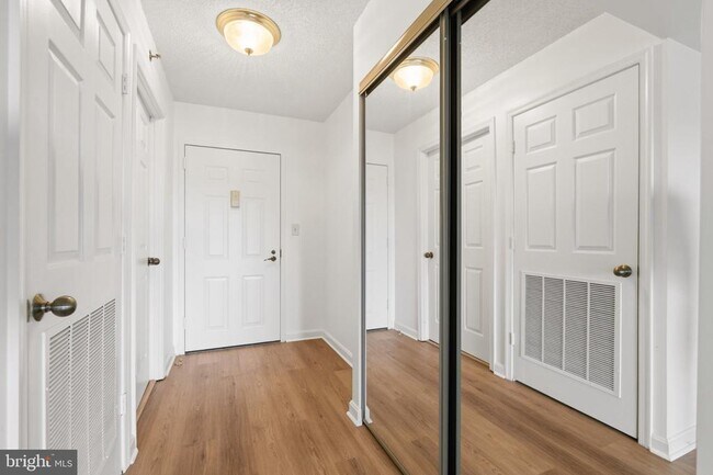 Foto del edificio - 2151 Jamieson Ave