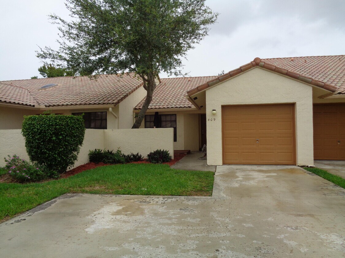 Primary Photo - 409 Cottonwood Pl