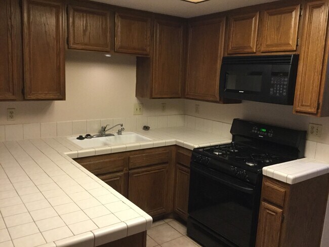 Foto del edificio - 2 Bedroom 2.5 Bathroom Condo in Canyon Crest