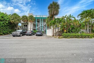 Building Photo - 2715 NE 49th St