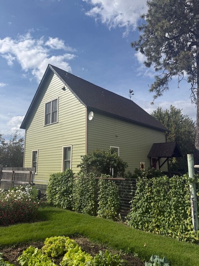 Building Photo - 6616 E Orchard Rd
