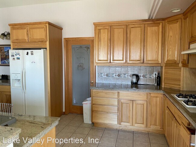 Building Photo - 2 br, 1.5 bath House - 597 Tahoe Island Dr.