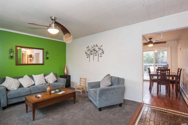 Building Photo - 11 Sunburst Ln