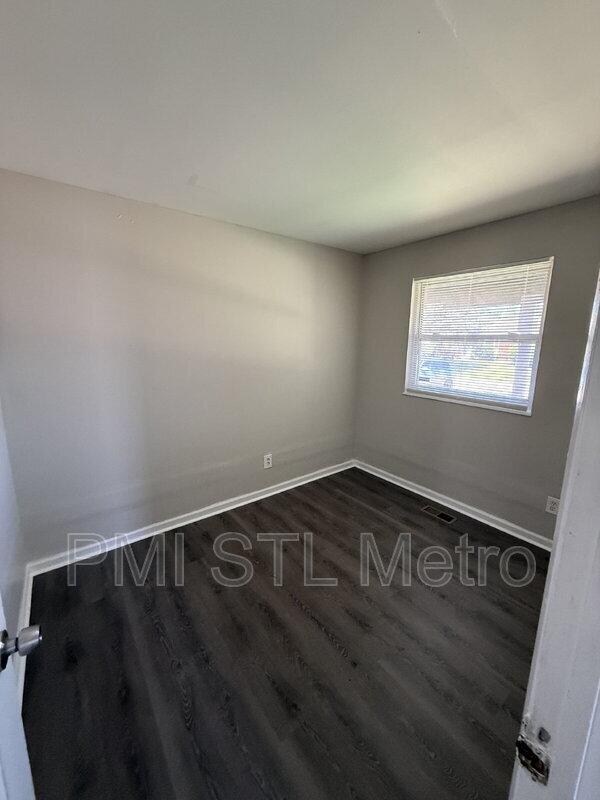 Building Photo - 10557 Castle Dr