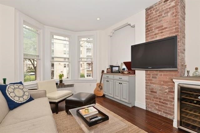 Foto del edificio - 215 Adams St