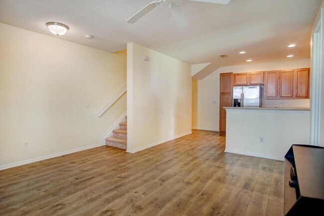 Building Photo - 1020 E Longport Cir