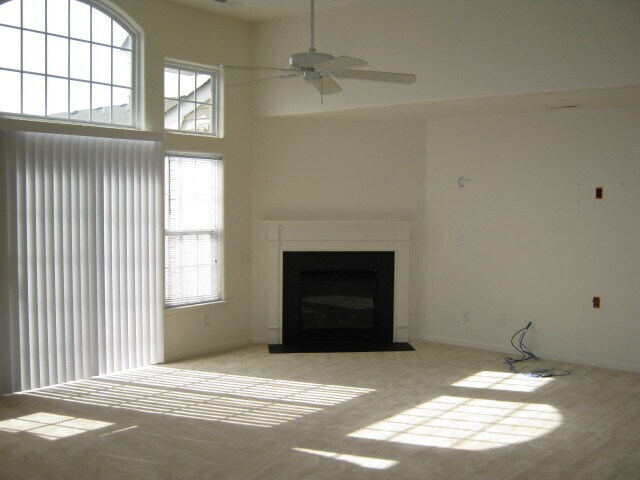 Building Photo - Towne Square