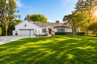 Building Photo - 7 Greencroft Dr