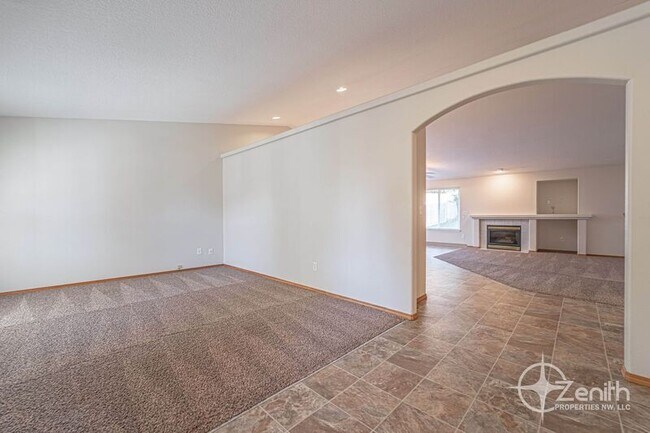 Building Photo - 1208 NE 94th Pl