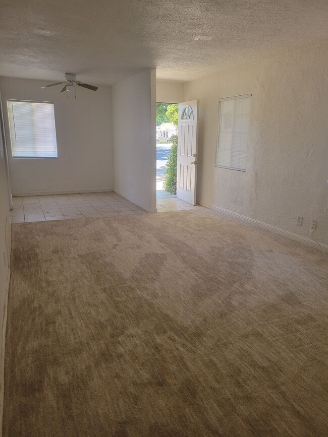 Building Photo - 3 Bedroom home conveniently located in the heart of Merced