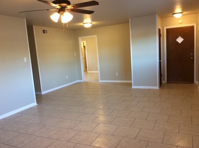 Foto del edificio - Updated 3 Bedroom/2 Bath/ 1-car garage rec...