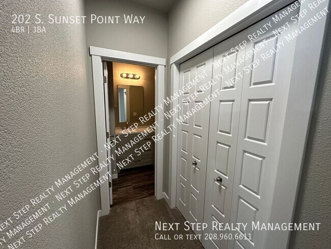 Building Photo - 202 S Sunset Point Way