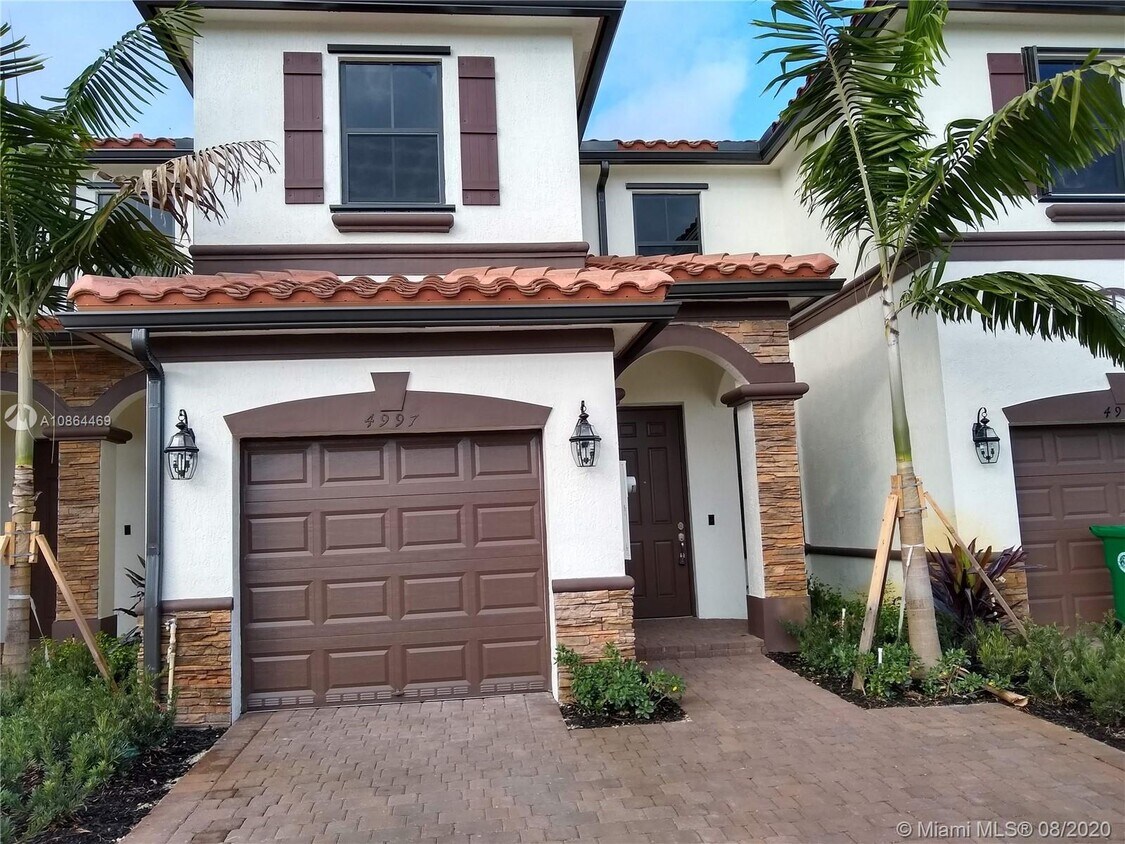 4997 Kobus Terrace, Davie, FL 33314 Townhome Rentals in Davie FL