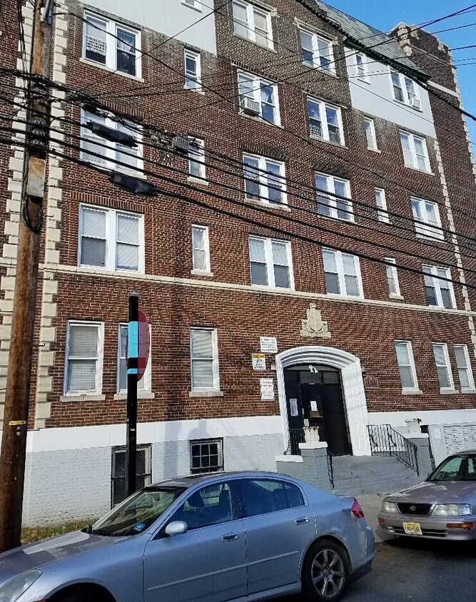 Primary Photo - 380 Sanford Ave