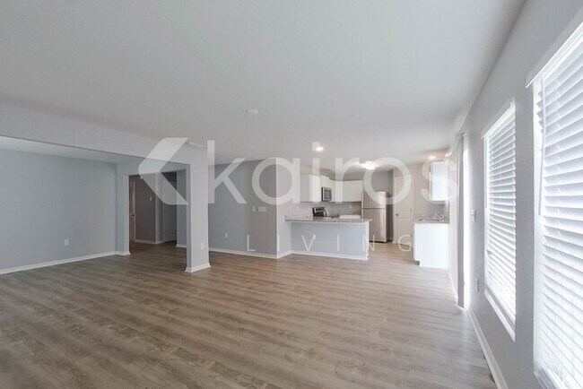 Foto del edificio - 110 Kismet Pkwy E