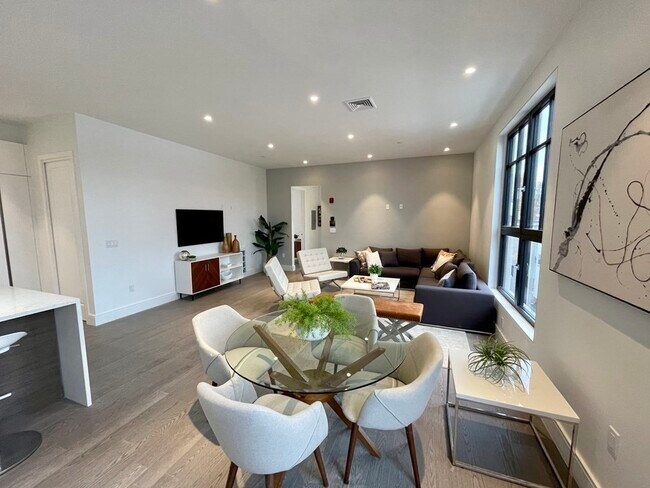 Building Photo - 8 Leverett St