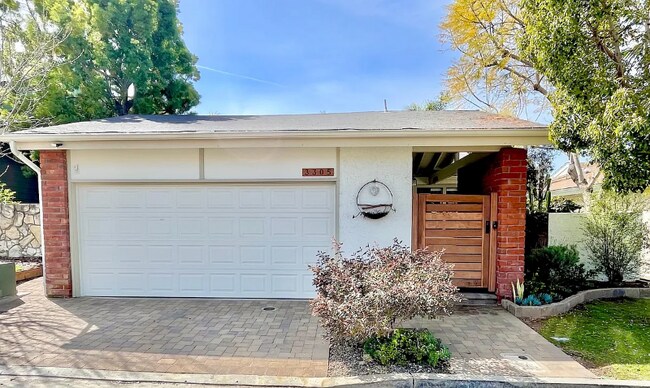 Building Photo - 3305 Vivienda Cir