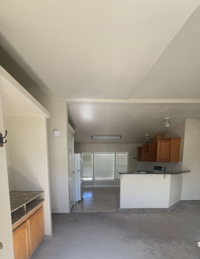 Foto del edificio - 311 N Highland Dr