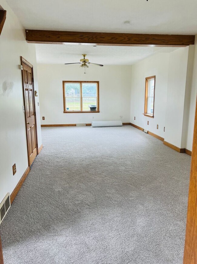 Building Photo - Updated 2 bedroom single family home ready...