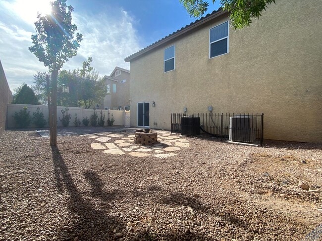 Building Photo - Beautiful 4-Bedroom Home with Den in Mountain’s Edge