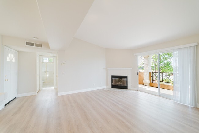 Building Photo - 7001 Ballena Way