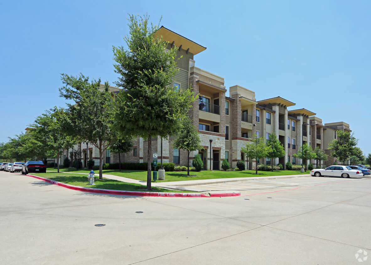 Primary Photo - Residences at the Collection