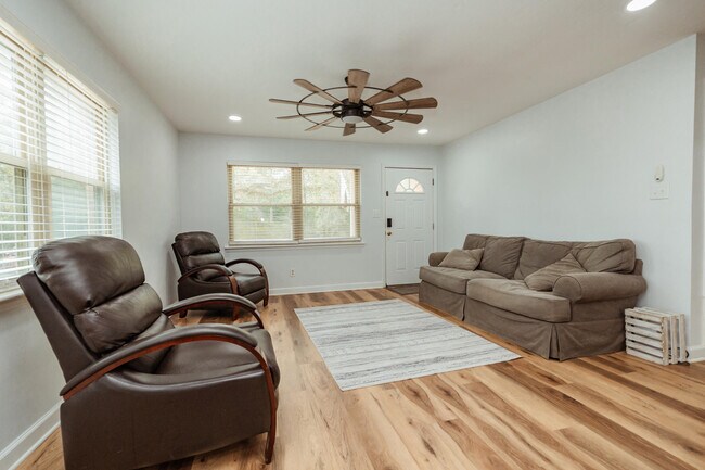 Foto del edificio - 5439 Penny Creek Rd