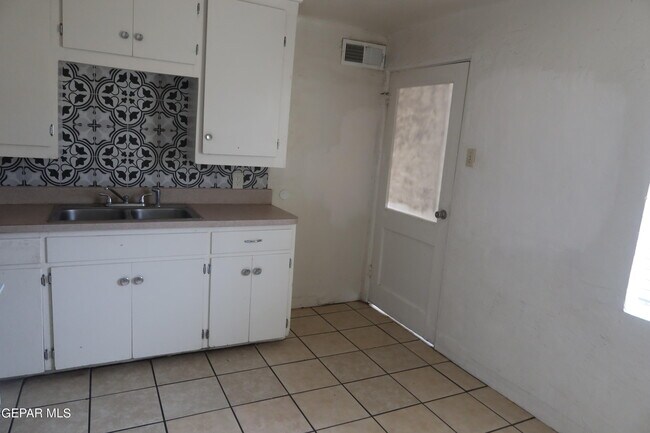 Building Photo - 8421 Mercury St