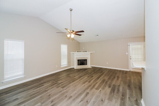 Foto del edificio - 8153 Green Valley Cove