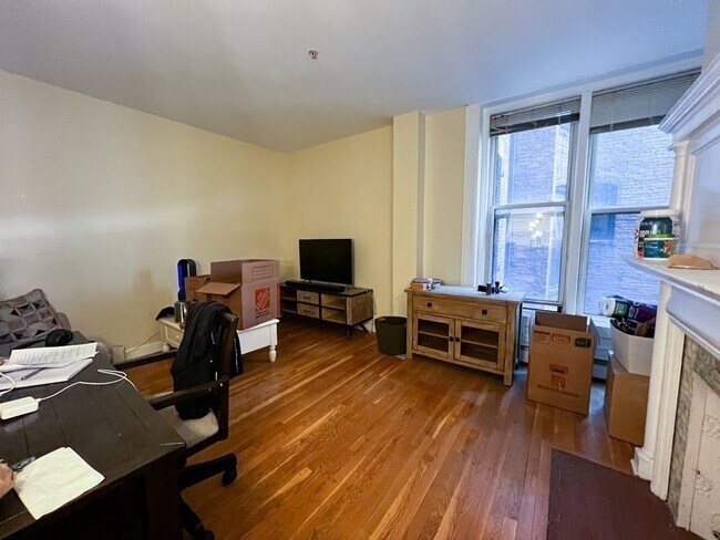 Building Photo - 483 Beacon St