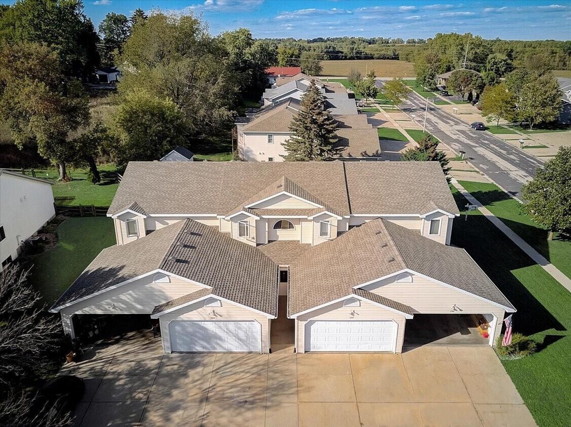 700 Hilltop Dr Unit 700, Deforest, WI 53532 Apartments in Deforest, WI