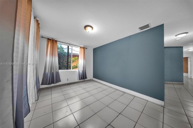 Foto del edificio - 1853 SW 17th St