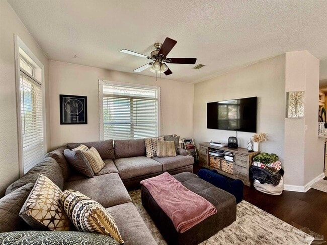 Building Photo - 1313 E Strong St