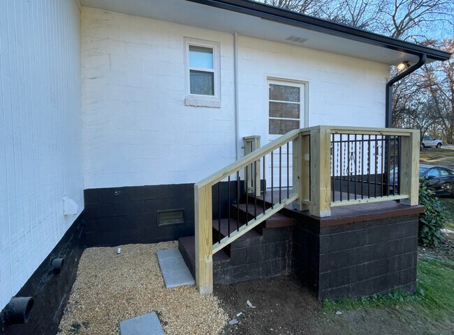 Building Photo - 3009 Cox Ln