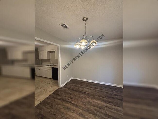 Foto del edificio - 2221 Dorchester Dr