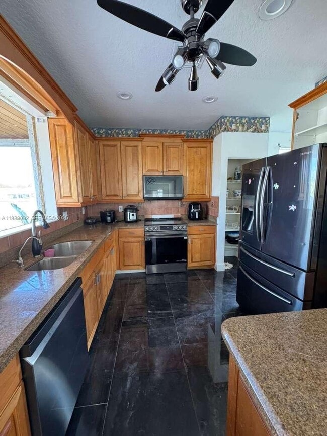 Foto del edificio - 7109 Walden Pond Ct