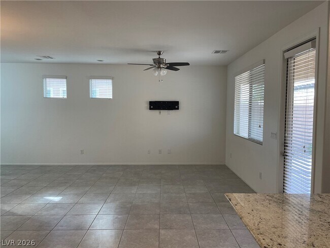 Foto del edificio - 6568 Pine Hall Ave