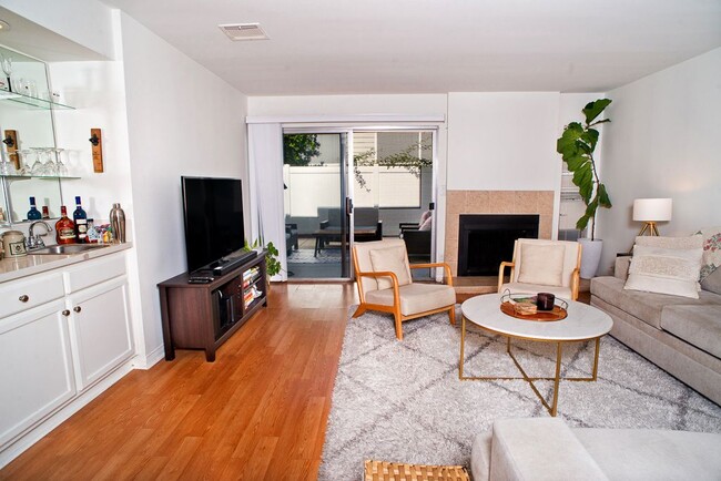 Building Photo - 18200 Andrea Cir S