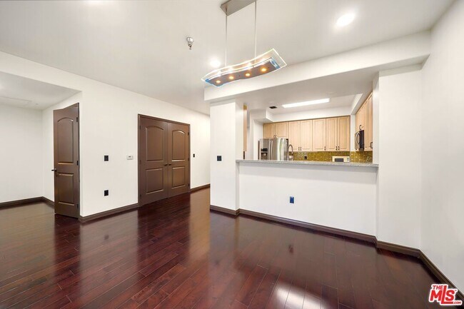 Foto del edificio - 520 S Kingsley Dr