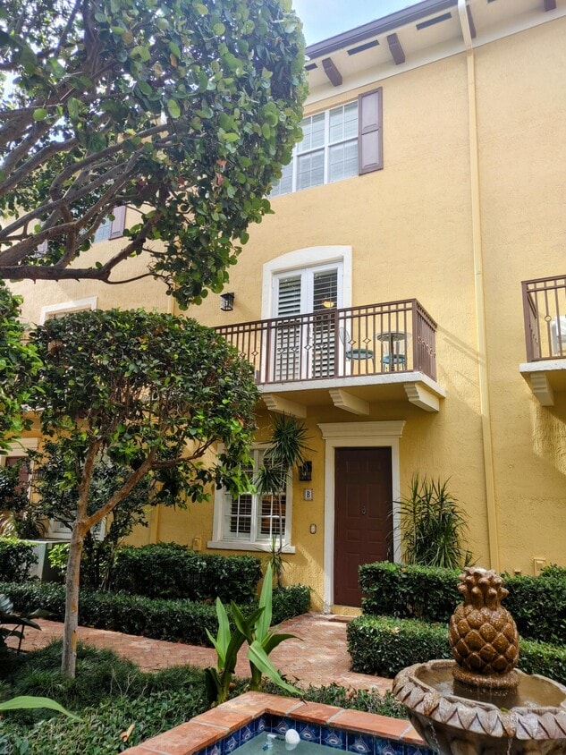 65 SE 5th Ave, Delray Beach, FL 33483 Townhouse for Rent in Delray