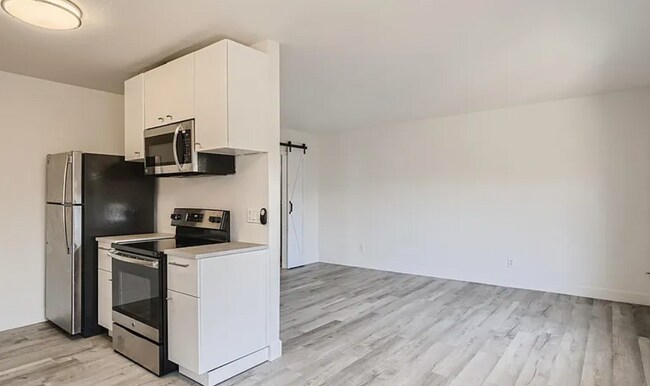 Building Photo - 3825 Van Dyke Ave