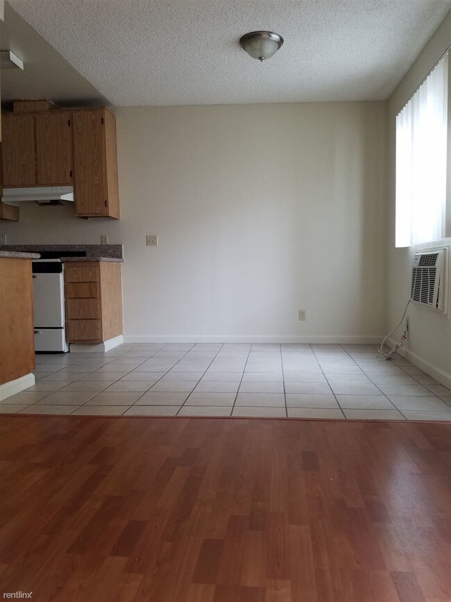 Building Photo - 1 br, 1 bath  - 823 Fedora St  in Korea Town