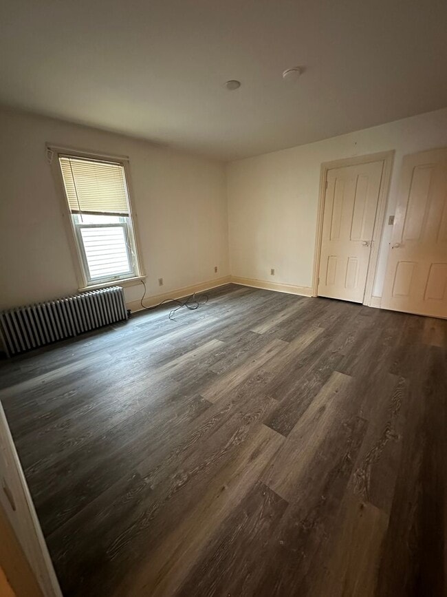 Building Photo - 40 N Chestnut St