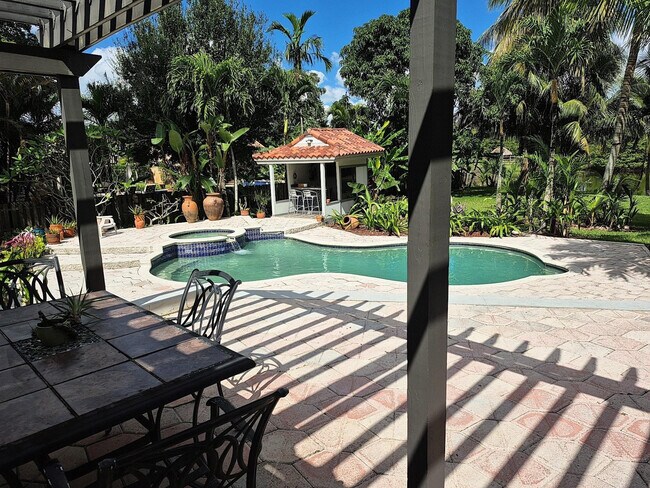 Foto del edificio - 11081 SW 30th Ct