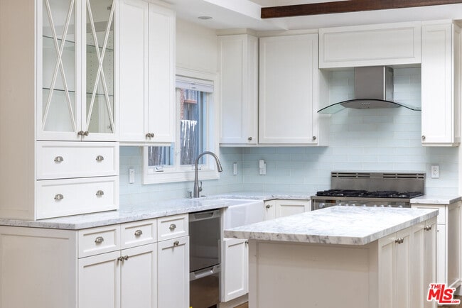 Building Photo - 501 Pier Ave