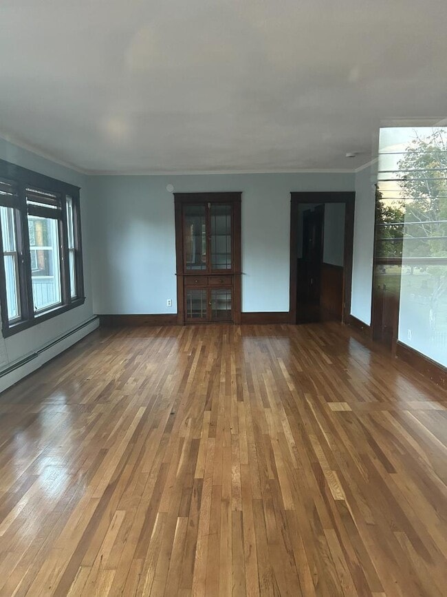 Building Photo - 130 Kinsley St