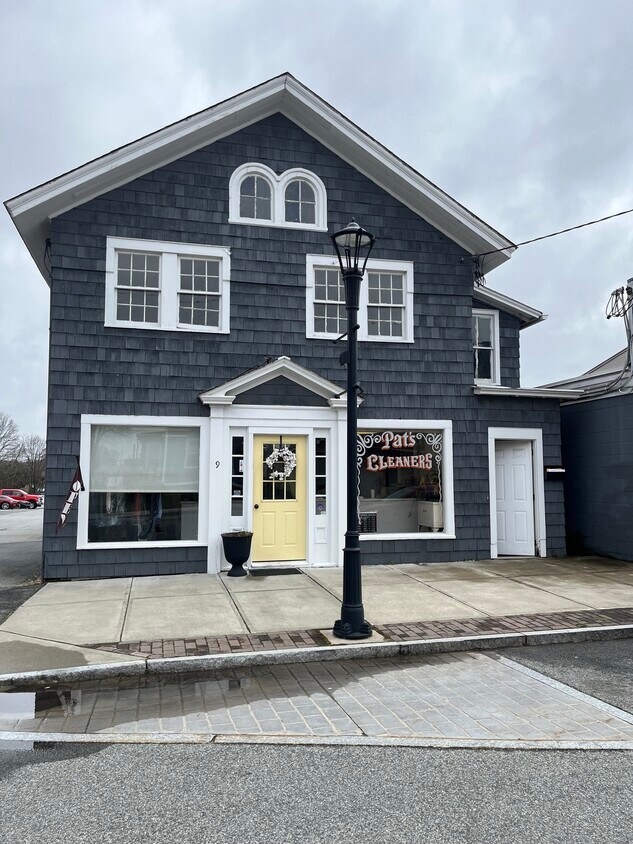 Primary Photo - 1 E Main St