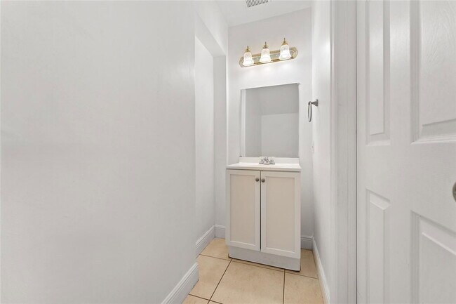 Foto del edificio - Northwest 51st Lane, Doral, FL 33178 - 3 BR 2.5 BA house