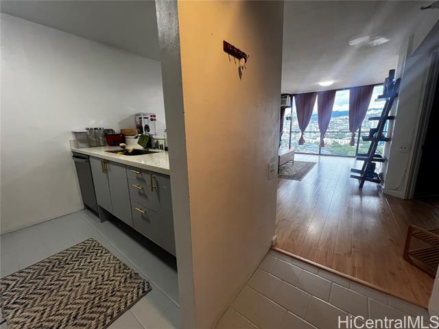 Building Photo - 60 N Beretania St